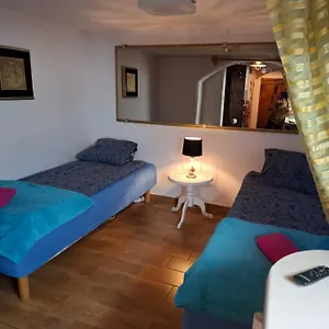  Hostel Szalupa Airport